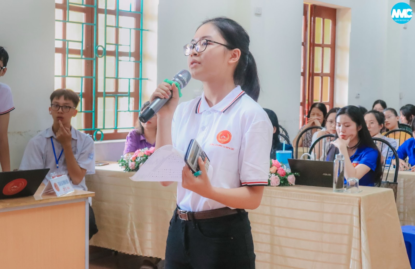 Nhấn để phóng to